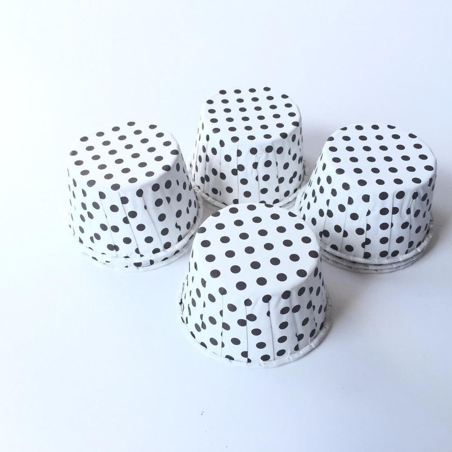 Pretty white and black polka dot cupcake cases (x50) - For cupcakes and muffins