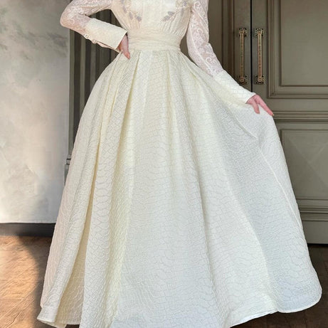 Perla - Robe maxi en dentelle et patchwork ornée de perles