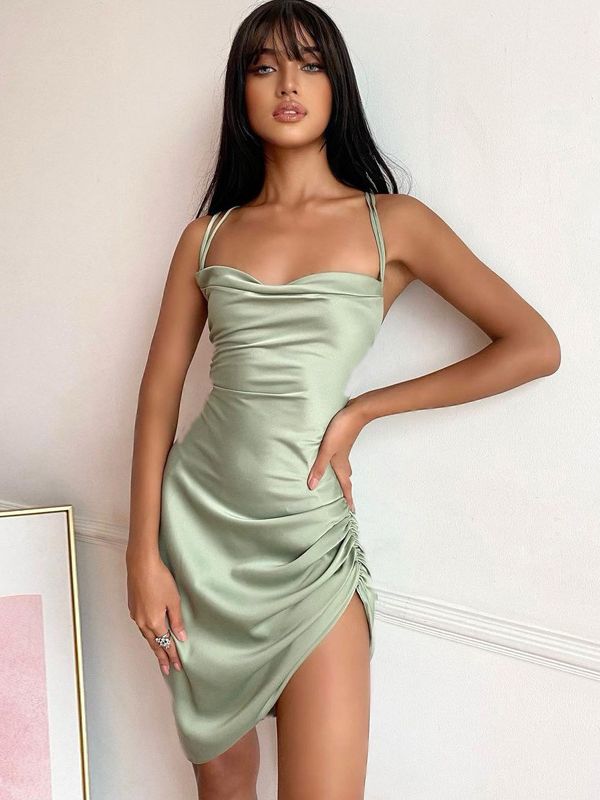 Carla, figurbetontes Kleid aus Satin